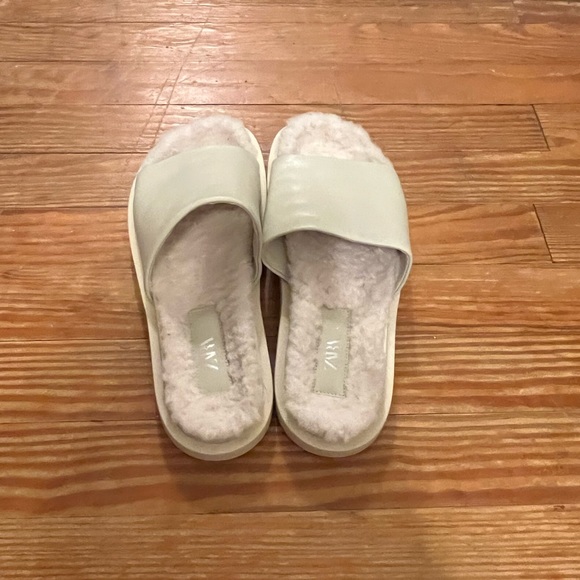 Sandals - Picture 2 of 3